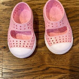 Excellent condition Natives size 4